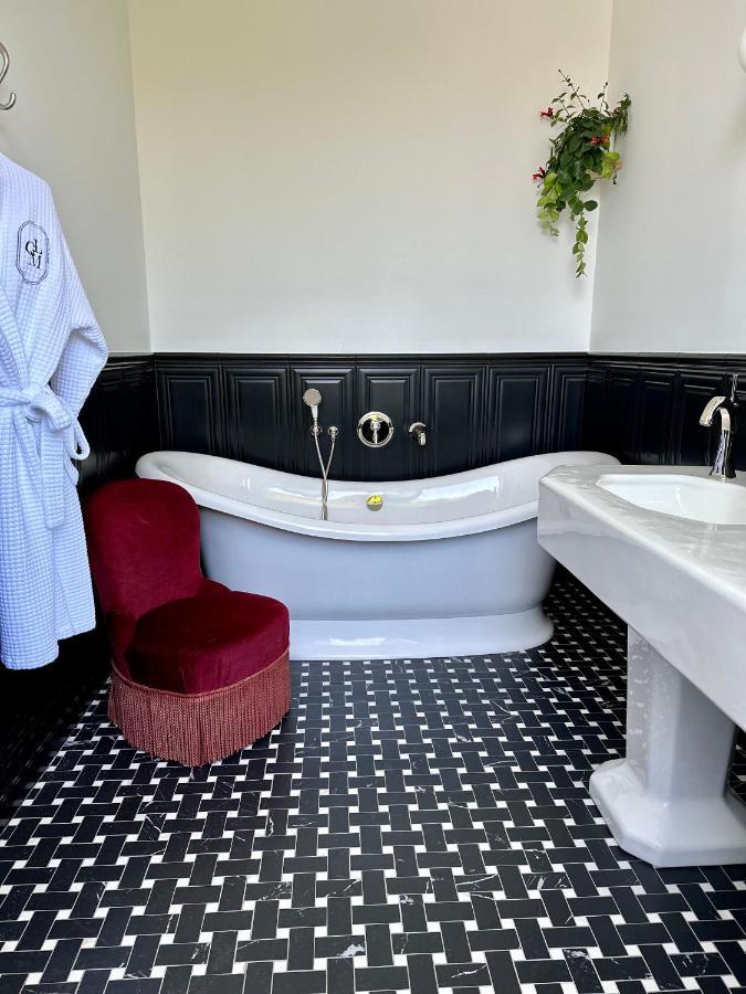 La Grande Maison Lgm Lesches Luaran gambar