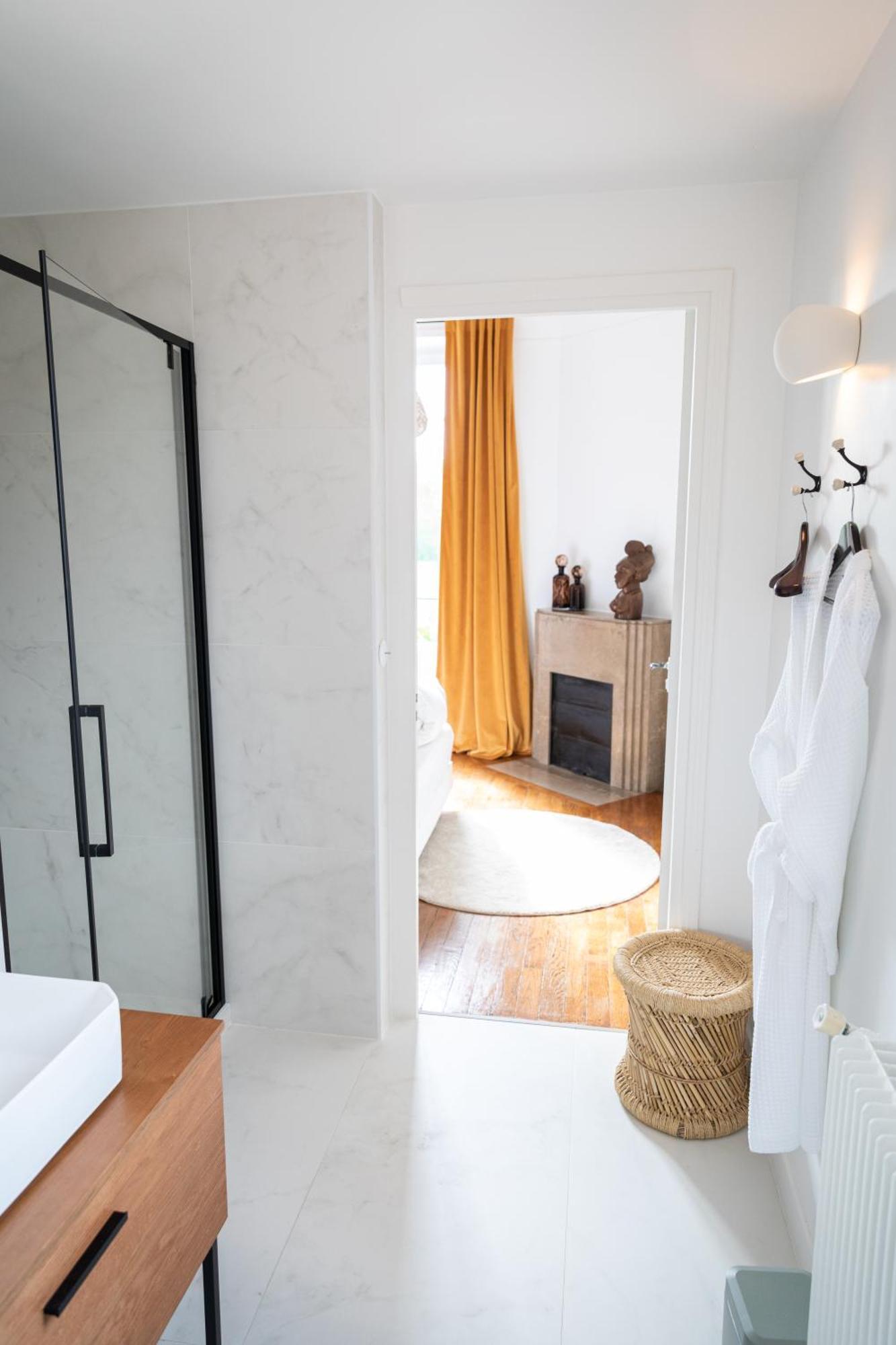 La Grande Maison Lgm Lesches Luaran gambar