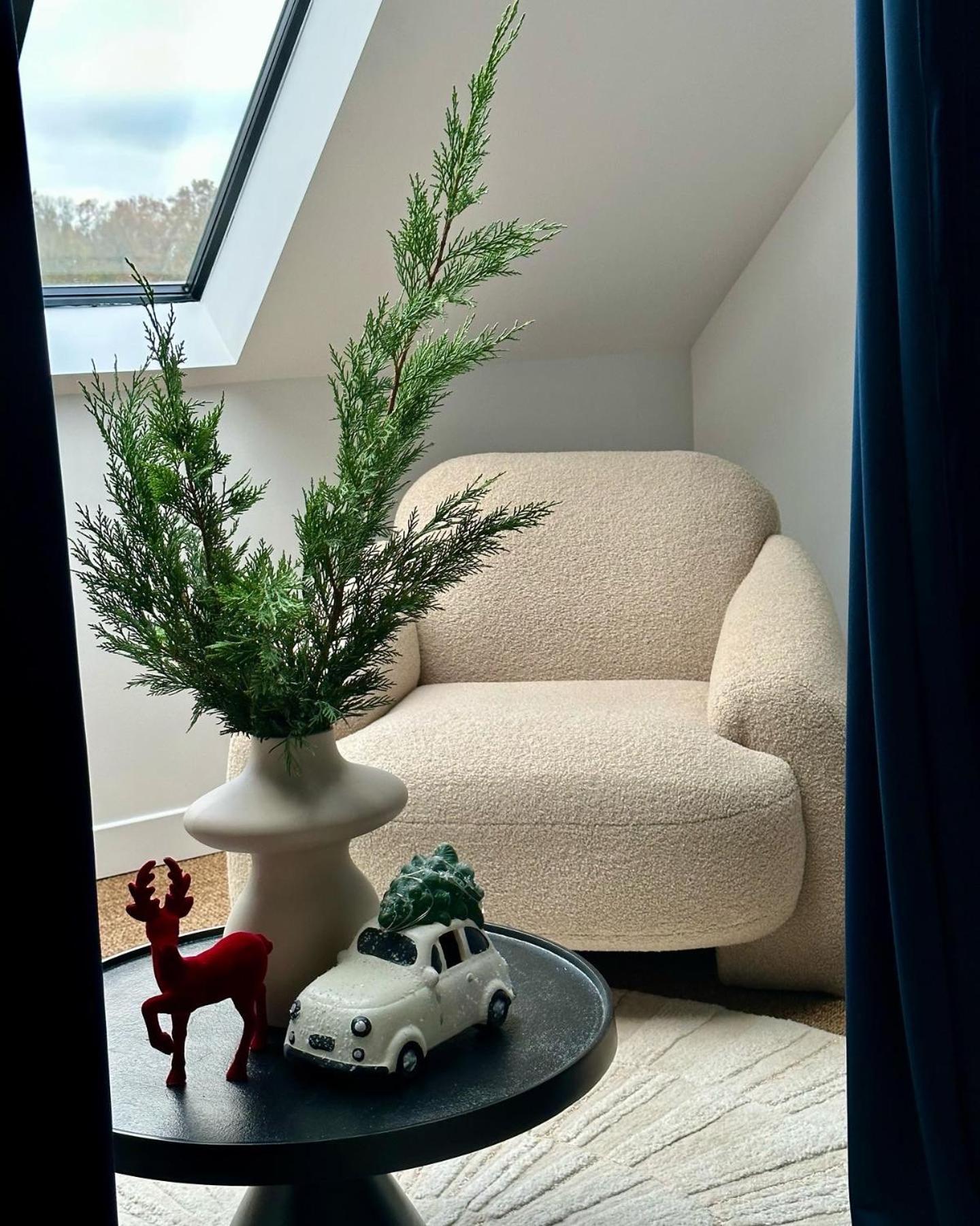 La Grande Maison Lgm Lesches Luaran gambar
