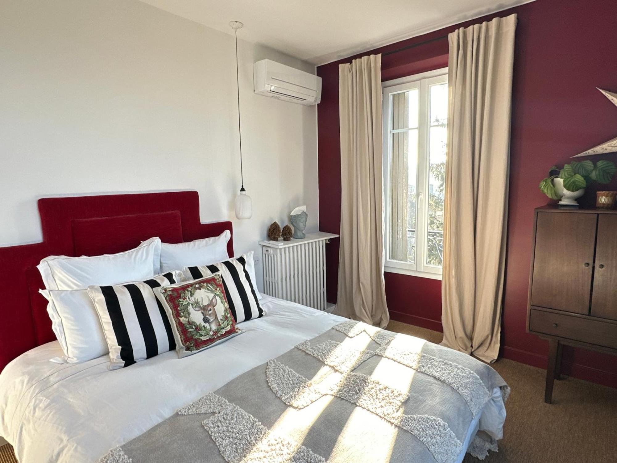 La Grande Maison Lgm Lesches Luaran gambar
