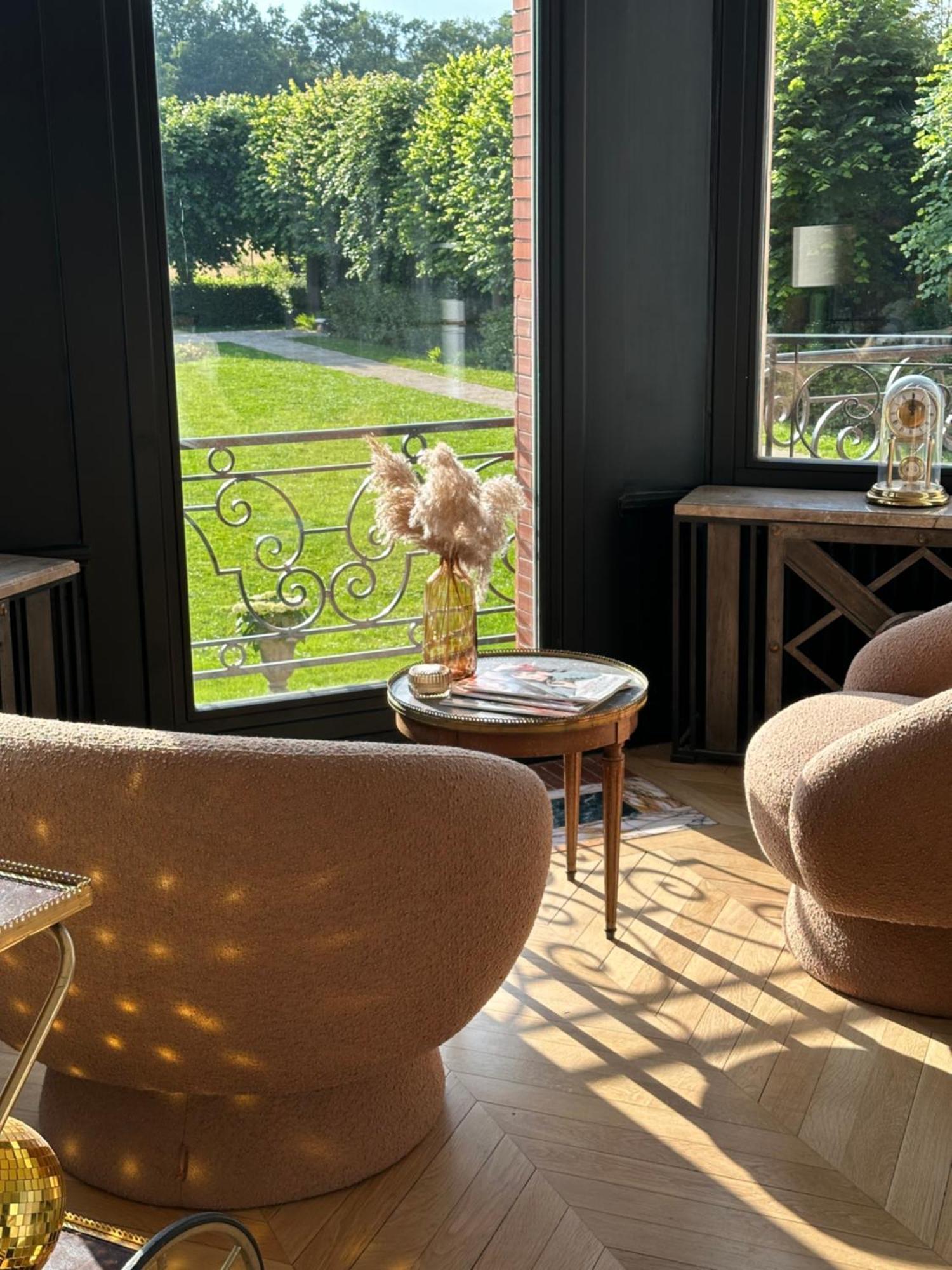 La Grande Maison Lgm Lesches Luaran gambar